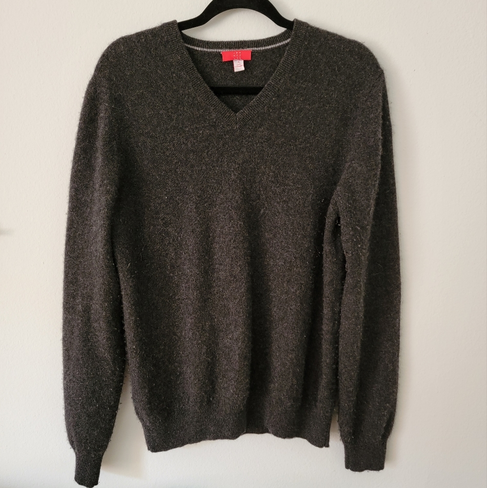 Dark Grey Jennie Liu cashmere V-neck sweater, Medium